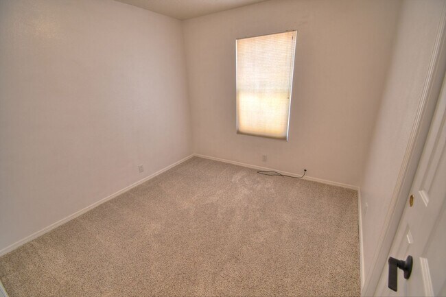Building Photo - Ventana Ranch 3 BEDROOM   2 Bathroom   2 C...