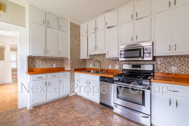 Building Photo - 2004 Walker Ave