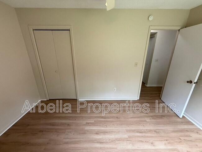 Building Photo - 103 Beech St
