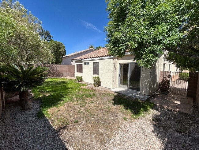 Building Photo - Cozy 3Bed/2Bath/2Car Residence located in beautiful Summerlin!