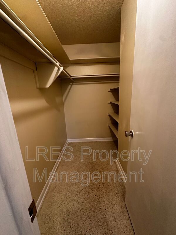 Building Photo - 2719 Merrie Oaks Rd