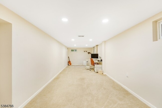 Building Photo - 425 Brook Ct