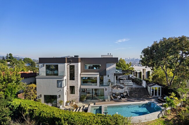 Building Photo - Prestigious Hollywood Hills Home for Rent