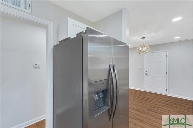 Building Photo - 206 Seminole St