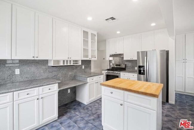 Building Photo - 4753 Saloma Ave