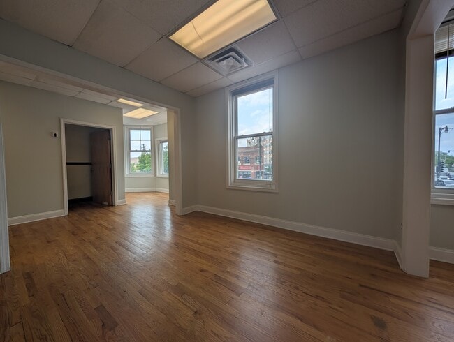 Building Photo - 4805 W Irving Park Rd