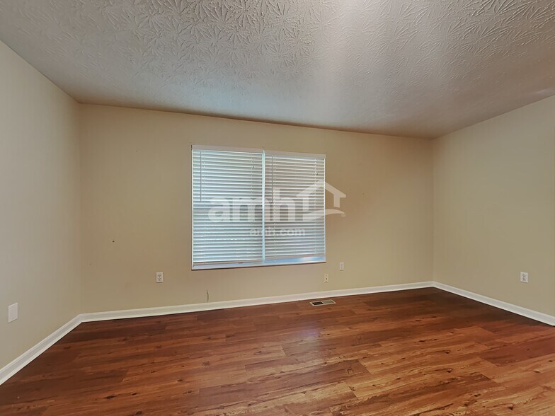 Building Photo - 2069 Whispering Wind Ln