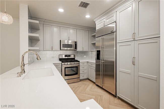 Building Photo - 2220 Village Walk Dr