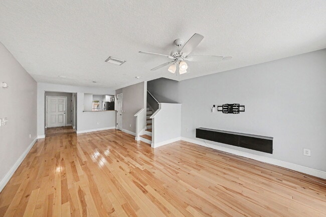 Building Photo - Comfortable 2-Bedroom Townhouse in Convenient Sheldon Creek