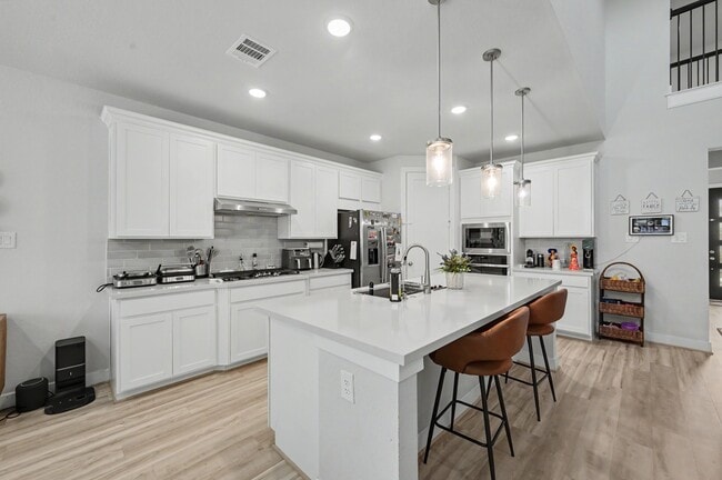 Building Photo - 155 Renodes Garden Ln