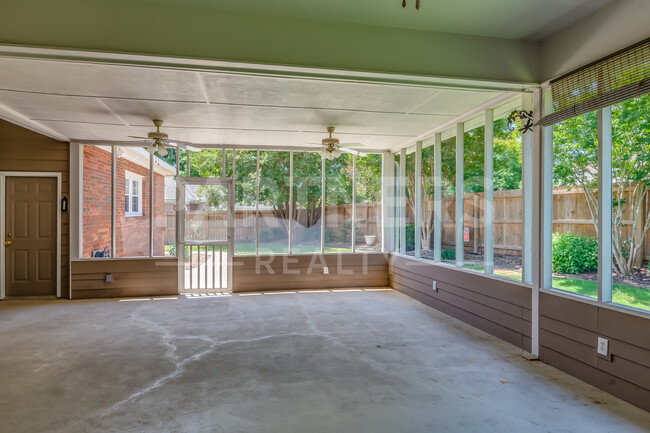 Building Photo - 8536 Plantation Ridge Rd