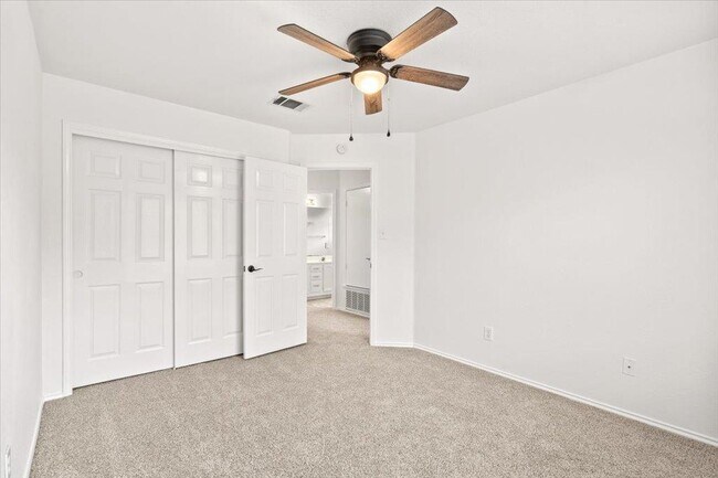 Building Photo - 15423 Quinley Dr