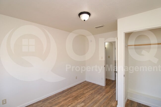 Building Photo - 515 W 13th St