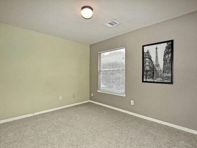 Building Photo - 1207 Chinquapin Ct