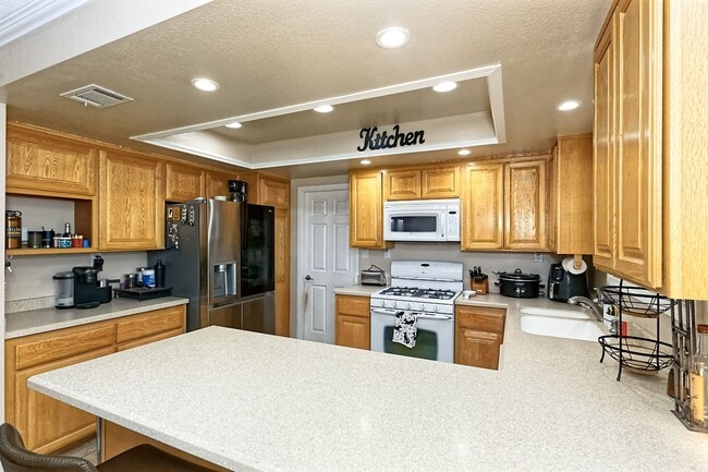 Building Photo - Desirable Apple Valley Single-Story on Expansive Lot | 3 Bed, 2 Bath Beauty