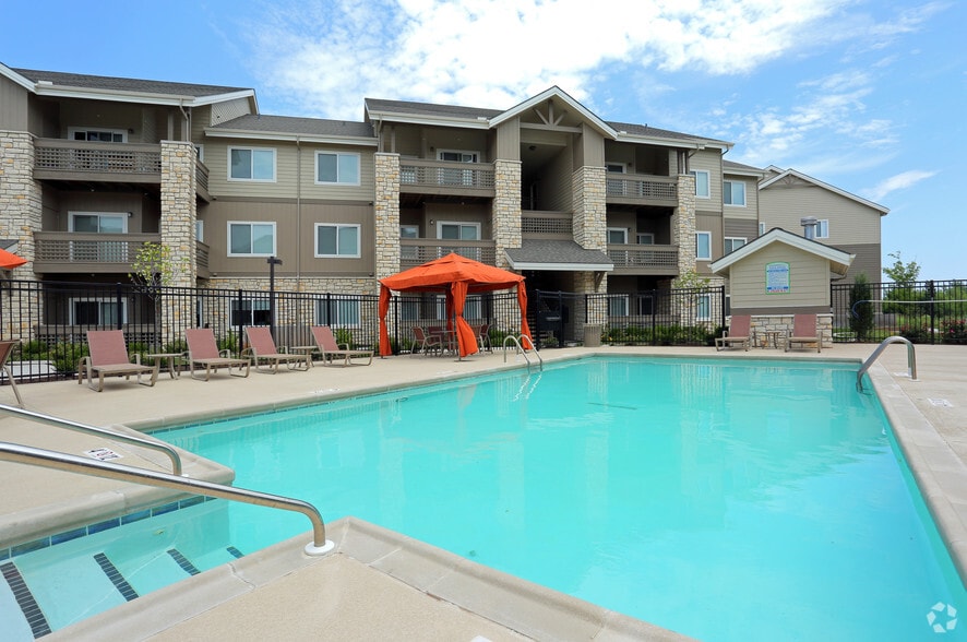 Primary Photo - Chisholm Lake Apartments