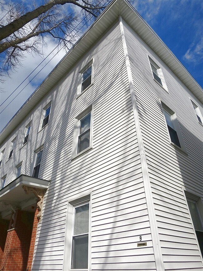 Building Photo - 9 Bristol St