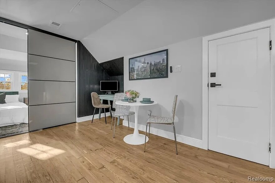 Building Photo - 1502 Virginia Park St