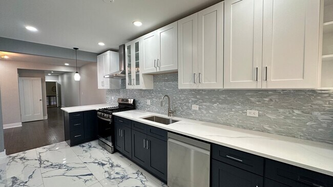 Building Photo - 5226 N Bernard St