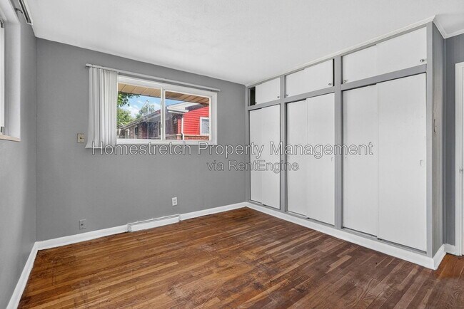 Building Photo - 2247 Hollis Dr