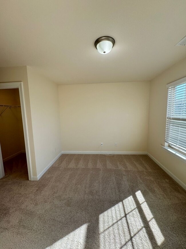 Building Photo - Beautiful Well Maintained Townhouse in Berewick