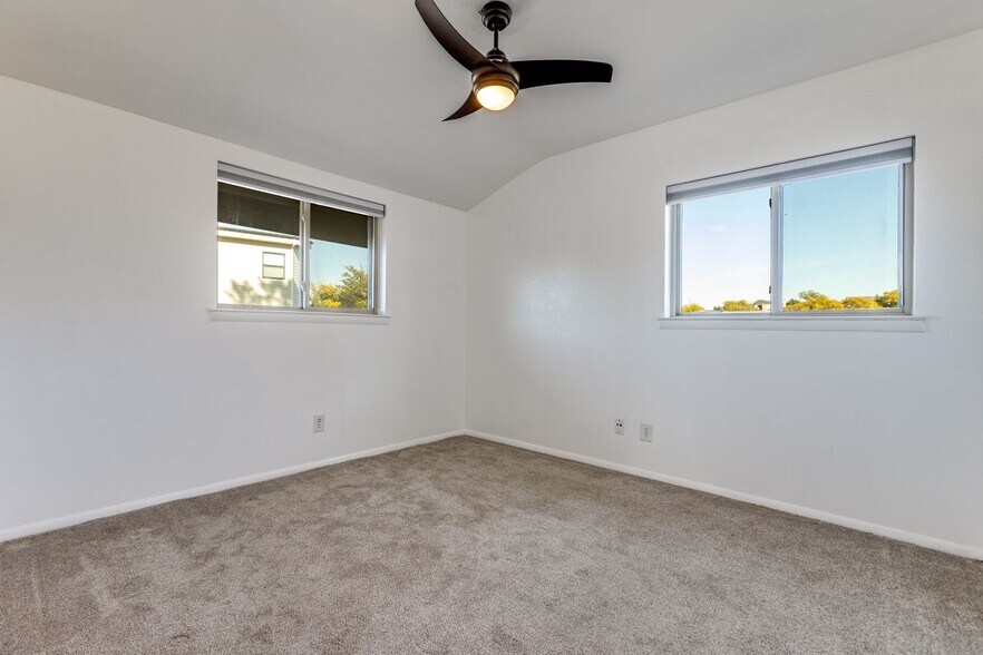 Building Photo - 4012 Tennis Club Rd