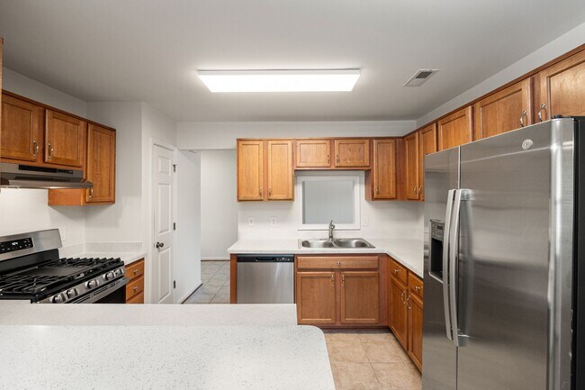 Building Photo - Beautiful Ranch in Pine Meadows | Water View