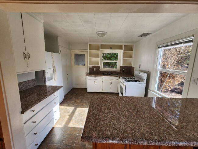 Building Photo - 16619 Old Stagecoach Rd