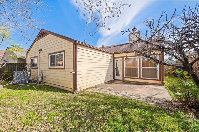 Building Photo - 4330 Willow Beach Dr