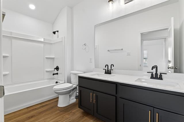 Building Photo - 2325 Myrtle Wy