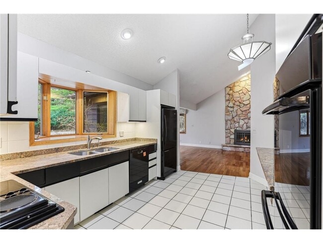 Building Photo - 5880 Christmas Lake Rd