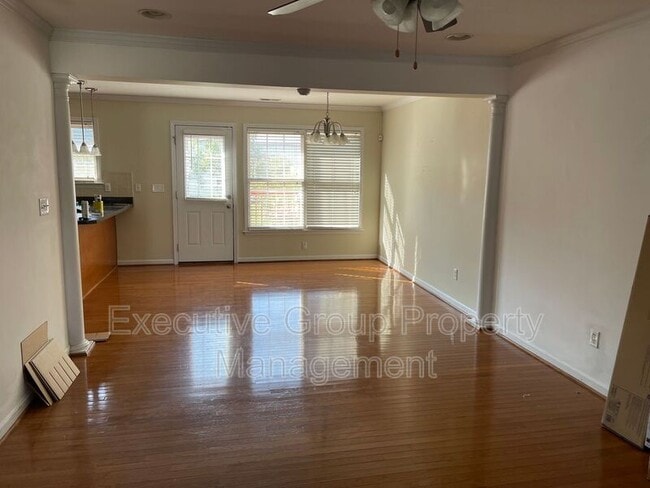 Building Photo - 623 S Atcher St