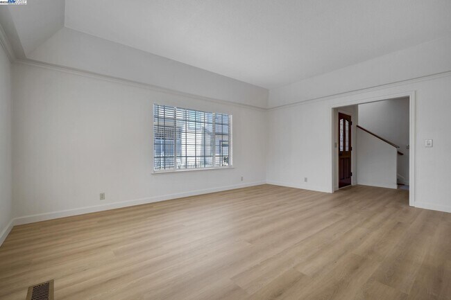 Building Photo - 125 Chestnut Ave