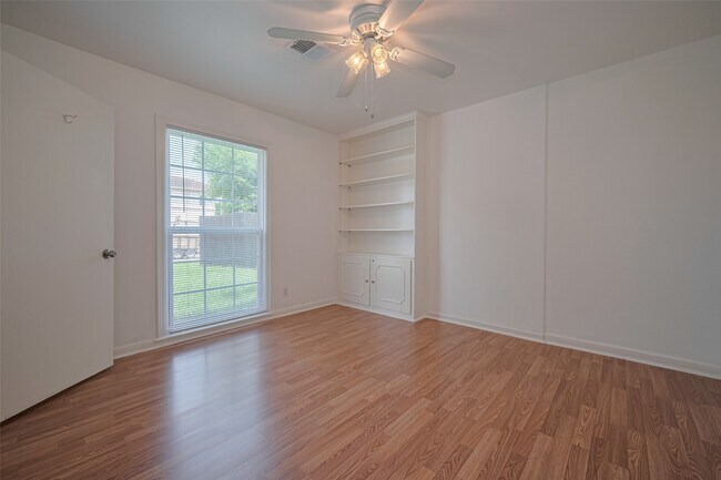 Building Photo - 5513 Fairdale Ln