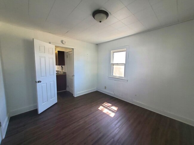 Building Photo - FOR RENT: 133 JODER-Cute 1 bedroom