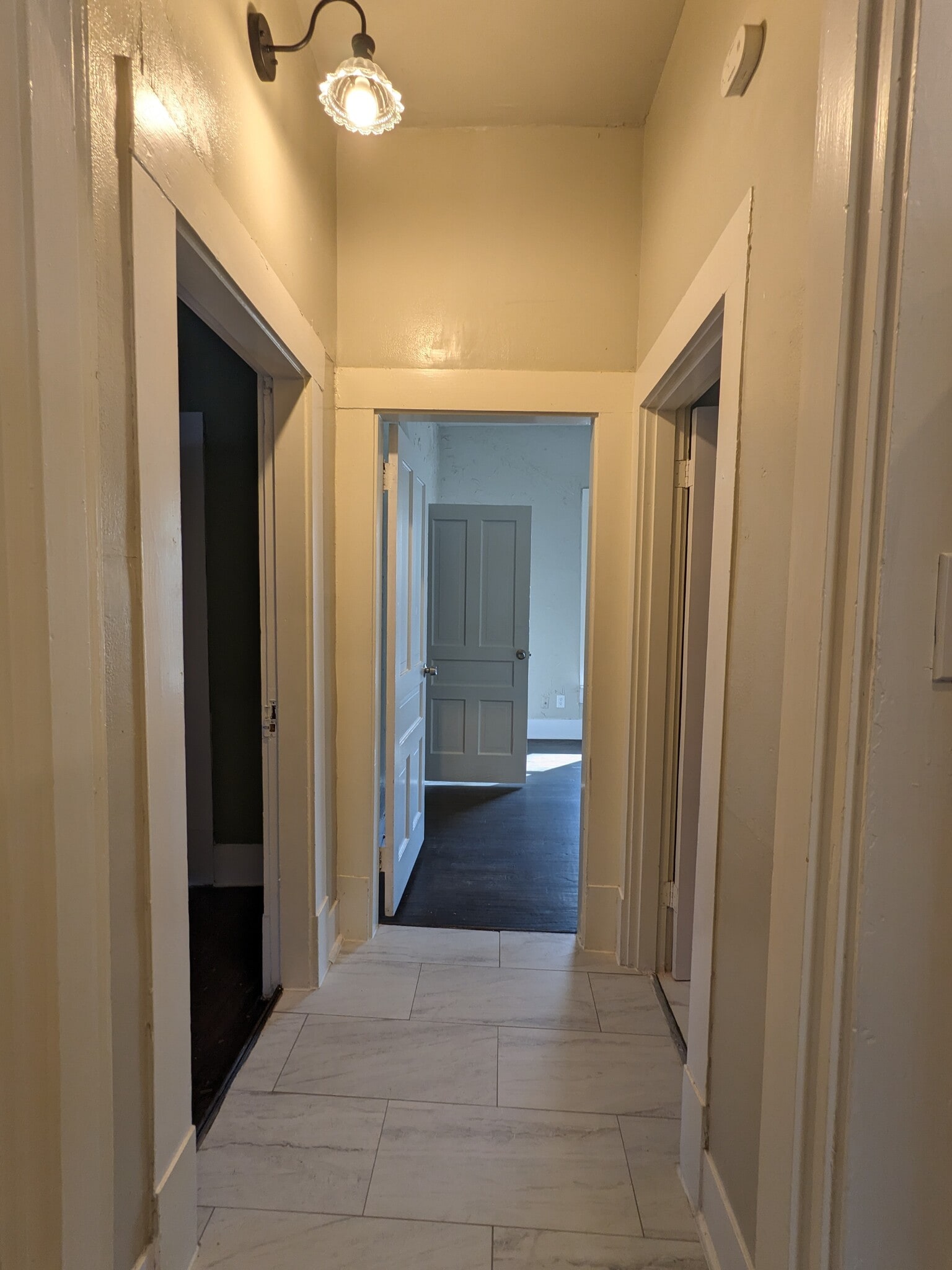 Building Photo - 534 E Sycamore St