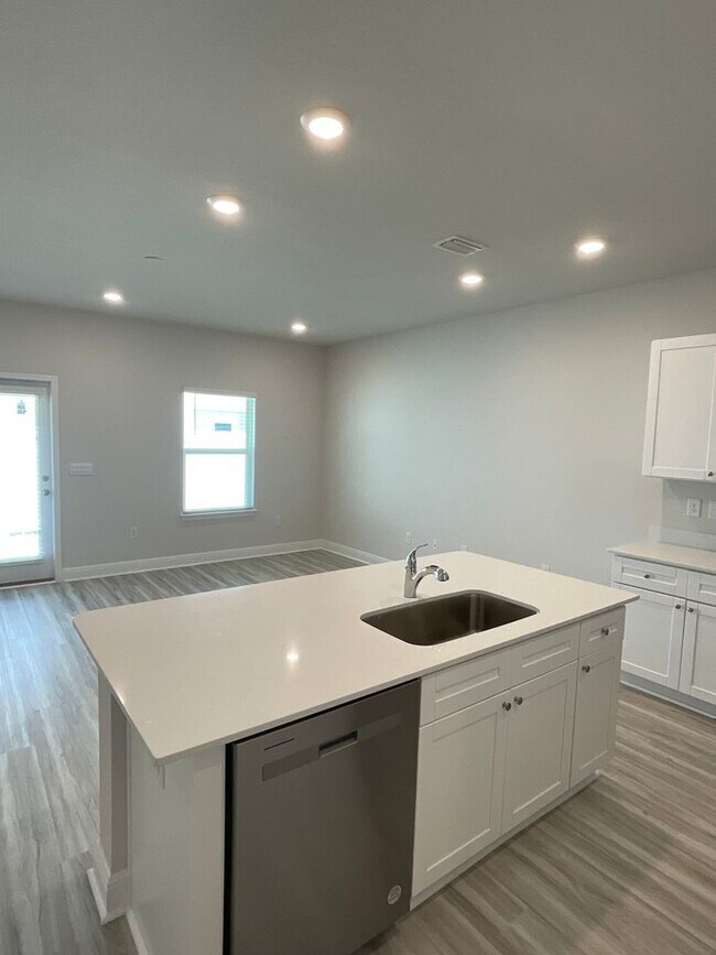Building Photo - The best of Gulf Breeze living in a 3 bed ...