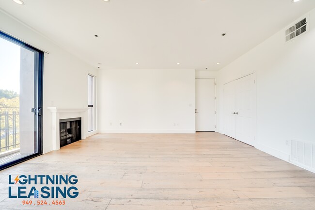 Building Photo - 8811-8815 Burton Way