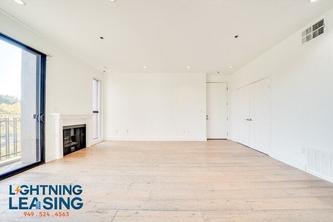 Building Photo - 8813 Burton Way