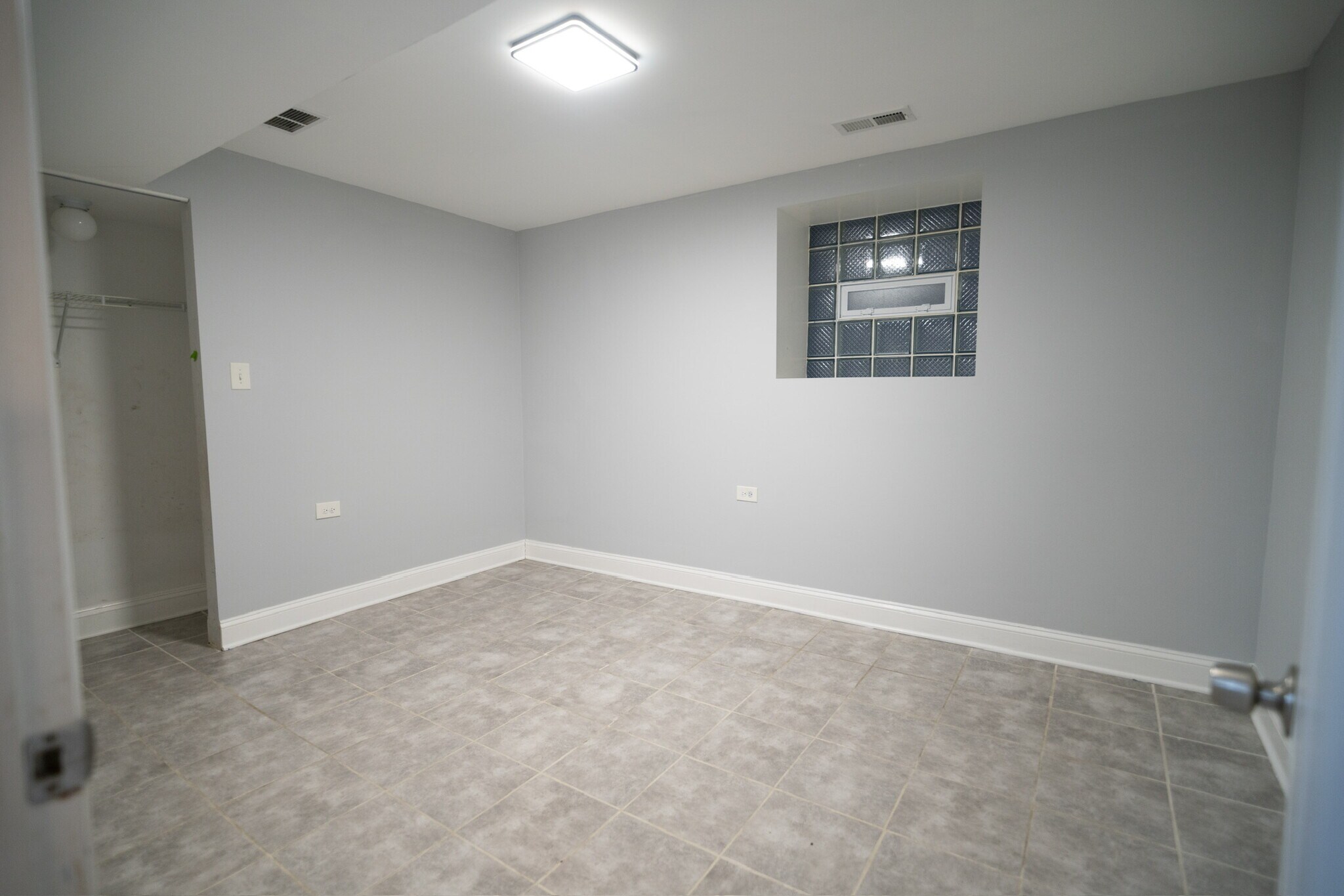 Building Photo - 7522 S Langley Ave