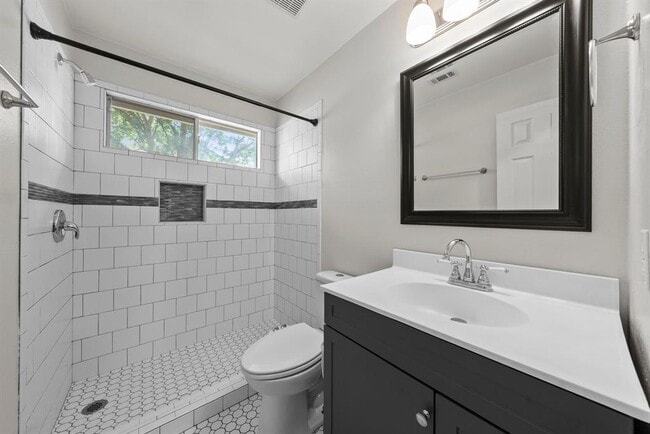 Building Photo - 298 Hogan