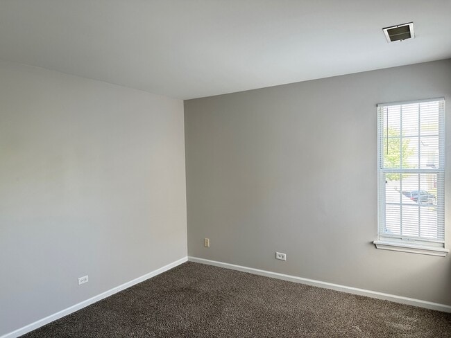 Building Photo - 179 Polaris Dr