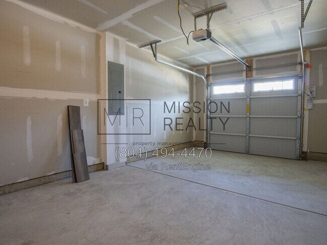 Building Photo - 8756 Whitman Dr