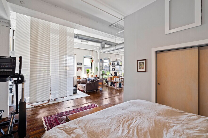 Building Photo - 429 N 13th St