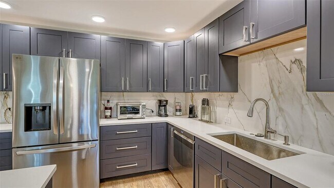 Building Photo - 5757 Gulf of Mexico Dr