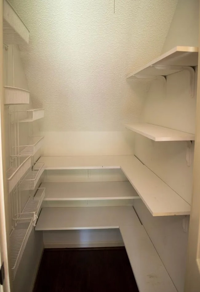 Building Photo - 1080 Maple Cir