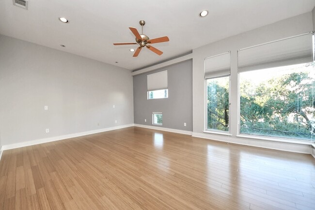 Building Photo - 1610 Calumet St