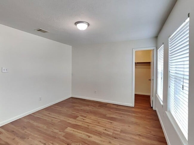 Building Photo - 3915 Hawthorn Glen Ct