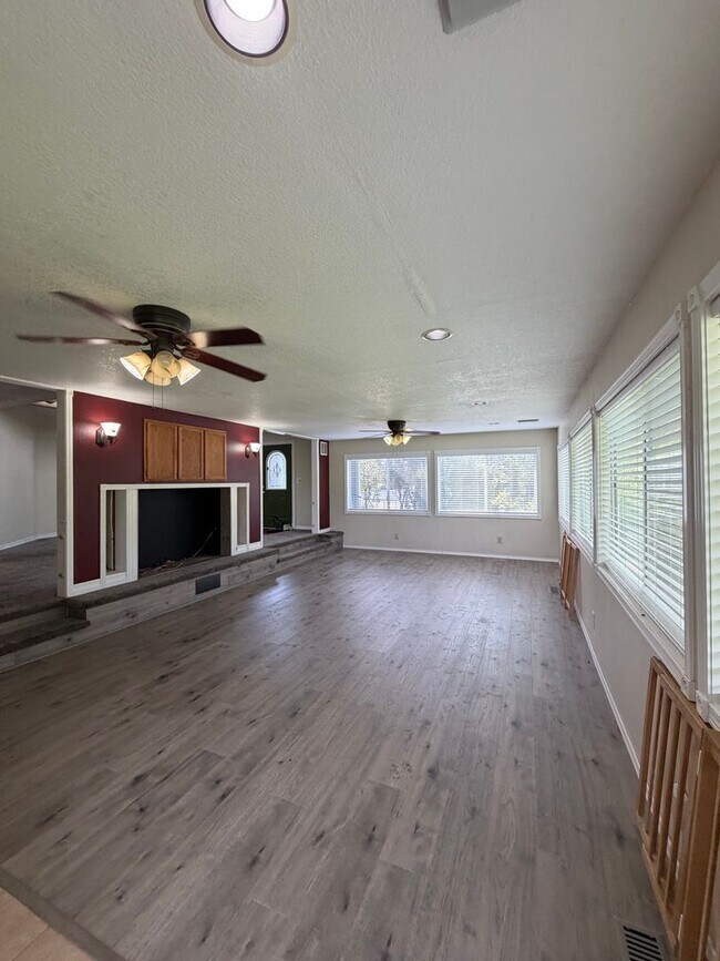 Building Photo - Rare 3-Acre 3BR Home in South Salem – Shops, Workspace & Greenhouses