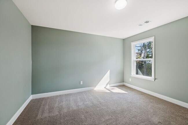 Building Photo - Sparkling clean 4 bedroom home in Spring H...